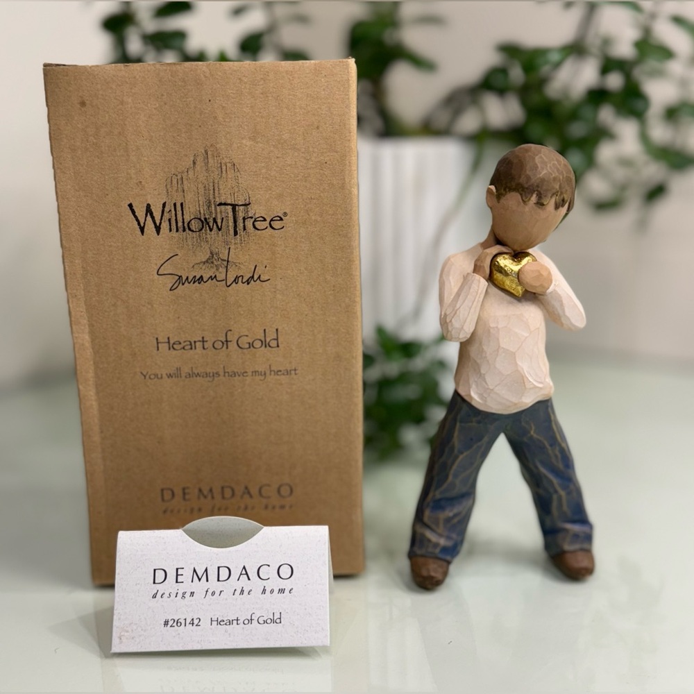 Willow Tree Heart of Gold Boy Figurine Susan Lordi 2004 Demdaco 5.5" - Picture 6 of 12